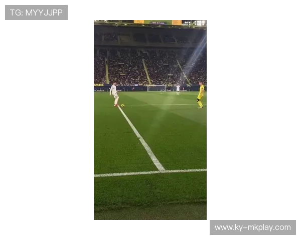 姆巴佩中路包抄到位