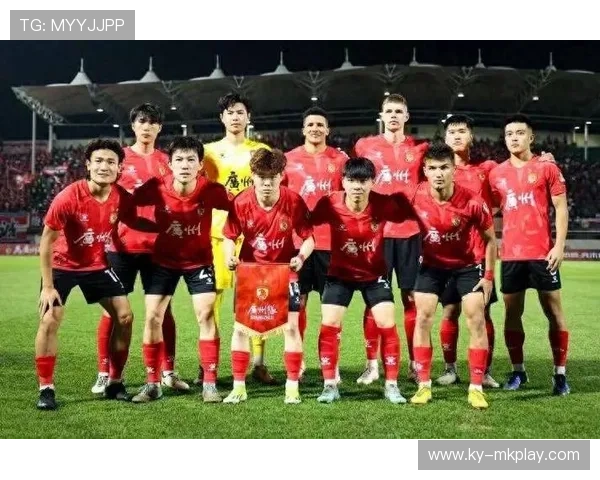 广州队足协杯勇夺冠军，国安海港双双挺进亚冠——中国足球新篇章